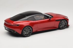 Aston Martin DB12 Hyper Red GT Spirit 1:18 GT936 Resina - imagem 2 de 6