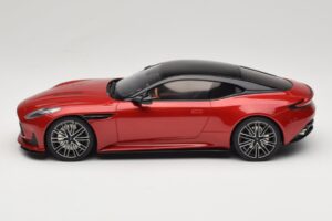 Aston Martin DB12 Hyper Red GT Spirit 1:18 GT936 Resina - imagem 3 de 6