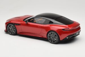 Aston Martin DB12 Hyper Red GT Spirit 1:18 GT936 Resina - imagem 5 de 6