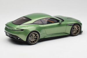Aston Martin DB12 Verde GT Spirit 1:18 GT466 Resina - imagem 2 de 5