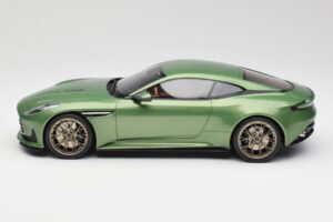 Aston Martin DB12 Verde GT Spirit 1:18 GT466 Resina - imagem 3 de 5
