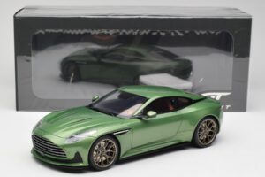 Aston Martin DB12 Verde GT Spirit 1:18 GT466 Resina - imagem 5 de 5