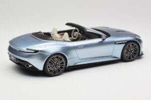 Aston Martin DB12 Volante Caribbean Blue Pearl GT Spirit 1:18 GT479 Resina - imagem 2 de 6