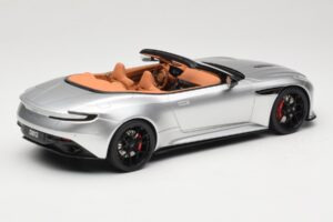 Aston Martin DB12 Volante Prata GT Spirit 1:18 GT945 Resina - imagem 2 de 6