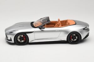 Aston Martin DB12 Volante Prata GT Spirit 1:18 GT945 Resina - imagem 3 de 6