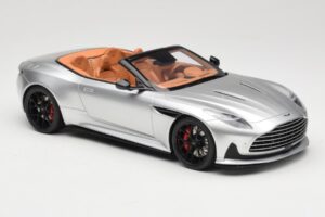 Aston Martin DB12 Volante Prata GT Spirit 1:18 GT945 Resina - imagem 4 de 6