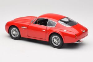 Aston Martin DB4 GT Zagato Vermelho Road Signature 1:18 92728 Metal - imagem 7 de 8