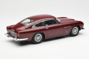 Aston Martin DB5 Dubonnet Vermelho AUTOart 1:18 70213 Metal - imagem 3 de 8