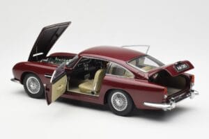 Aston Martin DB5 Dubonnet Vermelho AUTOart 1:18 70213 Metal - imagem 5 de 8