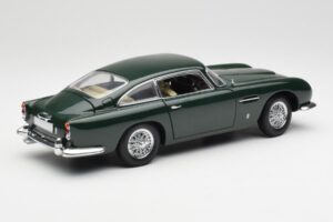 Aston Martin DB5 RHD Verde AUTOart 1:18 70024 Metal - imagem 3 de 8