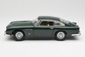 Aston Martin DB5 RHD Verde AUTOart 1:18 70024 Metal - imagem 4 de 8
