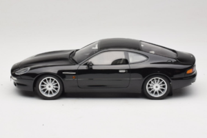 Aston Martin DB7 Bowland Black Cult Models 1:18 CML187-2 Resina - imagem 3 de 6