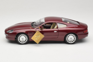 Aston Martin DB7 Vermelho Guiloy 1:18 67550 Metal - imagem 4 de 8