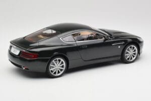 Aston Martin DB9 Preto Solido 1:18 15025600 Metal - imagem 3 de 8
