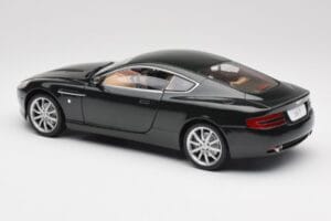 Aston Martin DB9 Preto Solido 1:18 15025600 Metal - imagem 7 de 8