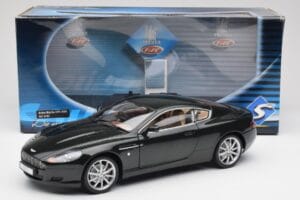 Aston Martin DB9 Preto Solido 1:18 15025600 Metal - imagem 8 de 8