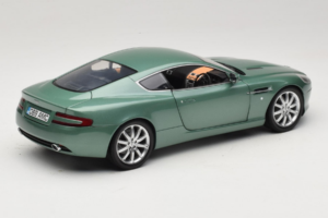 Aston Martin DB9 Verde Minichamps 1:18 150137322 Metal - imagem 3 de 8