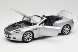 Aston Martin DB9 Volante Prata Minichamps 1:18 150137334 Metal - imagem 2 de 8