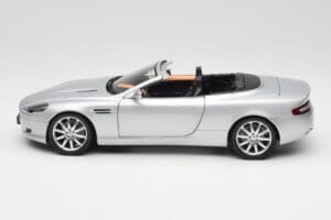 Aston Martin DB9 Volante Prata Minichamps 1:18 150137334 Metal - imagem 4 de 8