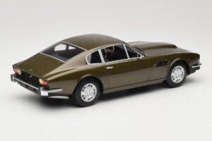 Aston Martin DBS Olive Verde CMR 1:18 CMR003 Metal - imagem 2 de 6