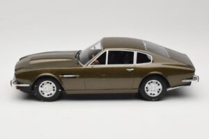 Aston Martin DBS Olive Verde CMR 1:18 CMR003 Metal - imagem 3 de 6