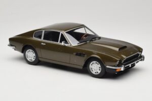 Aston Martin DBS Olive Verde CMR 1:18 CMR003 Metal - imagem 4 de 6