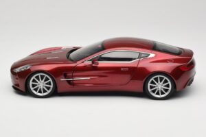 Aston Martin One-77 Diavolo Red AUTOart 1:18 70245 Metal - imagem 4 de 8