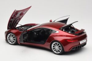 Aston Martin One-77 Diavolo Red AUTOart 1:18 70245 Metal - imagem 5 de 8