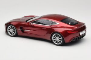 Aston Martin One-77 Diavolo Red AUTOart 1:18 70245 Metal - imagem 7 de 8
