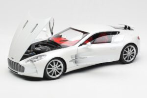 Aston Martin One-77 Morning Frost Branco AUTOart 1:18 70244 Metal - imagem 2 de 8