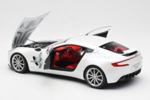 Aston Martin One-77 Morning Frost Branco AUTOart 1:18 70244 Metal - imagem 5 de 8