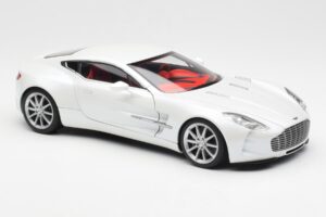 Aston Martin One-77 Morning Frost Branco AUTOart 1:18 70244 Metal - imagem 6 de 8