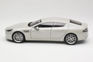 Aston Martin Rapide S Silver Fox AUTOart 1:18 70258 Metal - imagem 4 de 8