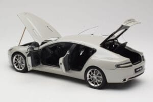 Aston Martin Rapide S Silver Fox AUTOart 1:18 70258 Metal - imagem 5 de 8