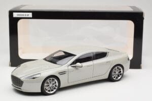 Aston Martin Rapide S Silver Fox AUTOart 1:18 70258 Metal - imagem 8 de 8
