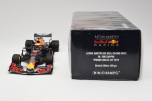 Aston Martin Red Bull Racing RB15 #33 M. Verstappen Winner Brazil GP 2019 Minichamps 1:18 110191933 Metal - imagem 6 de 6