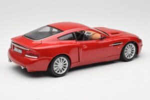 Aston Martin V12 Vanquish Vermelho Bburago 1:18 34063 Metal - imagem 3 de 8