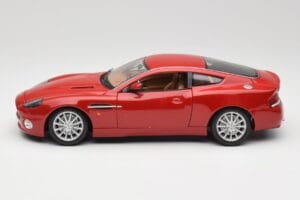 Aston Martin V12 Vanquish Vermelho Bburago 1:18 34063 Metal - imagem 4 de 8