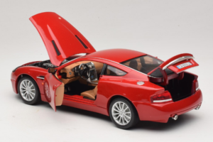 Aston Martin V12 Vanquish Vermelho Bburago 1:18 33334063 Metal - imagem 5 de 8
