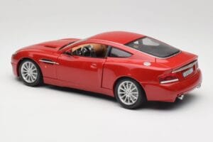 Aston Martin V12 Vanquish Vermelho Bburago 1:18 34063 Metal - imagem 7 de 8