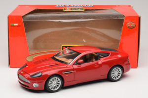 Aston Martin V12 Vanquish Vermelho Bburago 1:18 33334063 Metal - imagem 8 de 8
