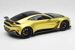 Aston Martin V12 Vantage Final Edition Cosmopolitan Yellow TopSpeed 1:18 TS0453 Metal - imagem 2 de 6