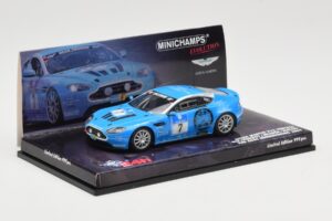 Aston Martin V12 Vantage #7 U. Bez / Porritt / R. Meaden / Mathai 24 Hours Nurburgring 2009 Minichamps 1:43 437091307 Metal - imagem 2 de 4