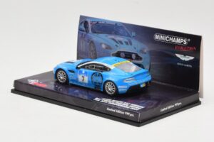 Aston Martin V12 Vantage #7 U. Bez / Porritt / R. Meaden / Mathai 24 Hours Nurburgring 2009 Minichamps 1:43 437091307 Metal - imagem 3 de 4
