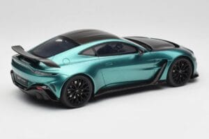 Aston Martin V12 Vantage Racing Green GT Spirit 1:18 GT922 Resina - imagem 2 de 6