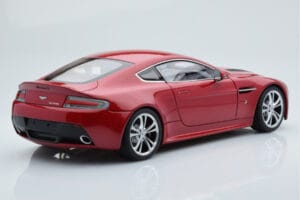 Aston Martin V12 Vantage Vermelho AUTOart 1:18 70208 Metal - imagem 3 de 8