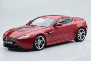 Aston Martin V12 Vantage Vermelho AUTOart 1:18 70208 Metal