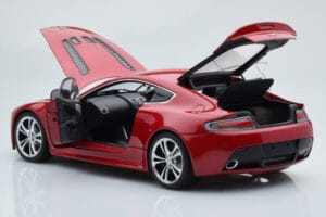 Aston Martin V12 Vantage Vermelho AUTOart 1:18 70208 Metal - imagem 5 de 8
