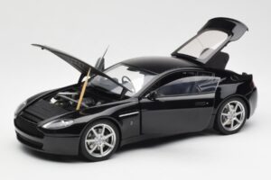 Aston Martin V8 Vantage Onyx Preto AUTOart 1:18 70202 Metal - imagem 2 de 8