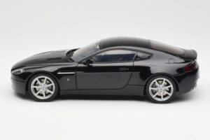 Aston Martin V8 Vantage Onyx Preto AUTOart 1:18 70202 Metal - imagem 4 de 8